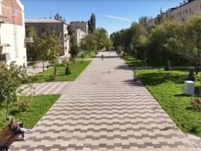 На севере Волгограда открылась новая зона отдыха: участок у дома 28 превратился в парковый уголок