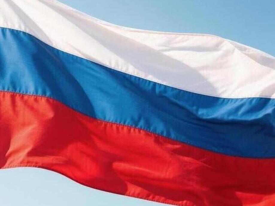 Пётр Ян со своей семьёй и российским флагом ворвался в октагон в Абу‑Даби