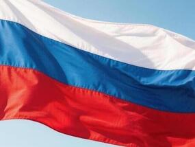 Пётр Ян со своей семьёй и российским флагом ворвался в октагон в Абу‑Даби